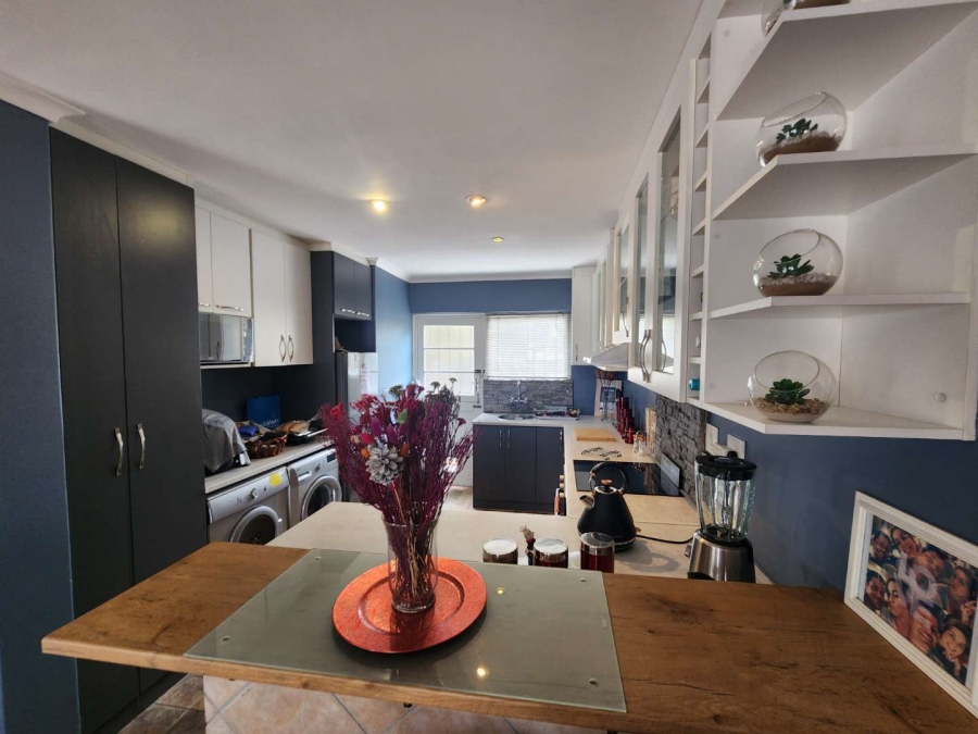 2 Bedroom Property for Sale in Edgemead Western Cape